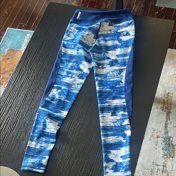 Zella Navy and White Abstract Leggings with inside waist pocket. - Picture 5 of 8